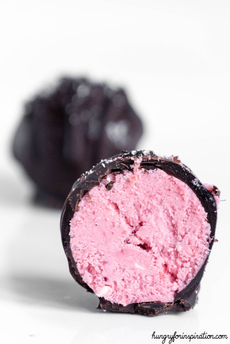 Keto Strawberry Cheesecake Fat Bombs ⎮ hungryforinspiration.com