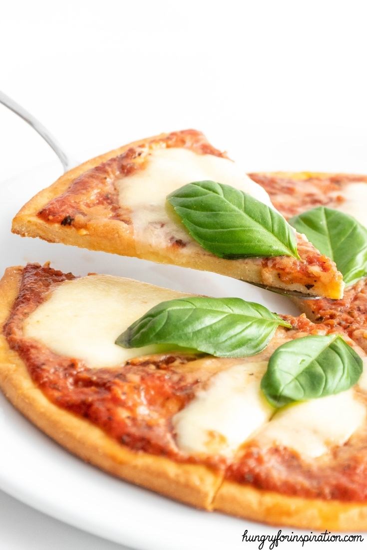 Yummy Keto Margherita Pizza - Ketogenic Vegetarian Dinner Bloc Pic 2