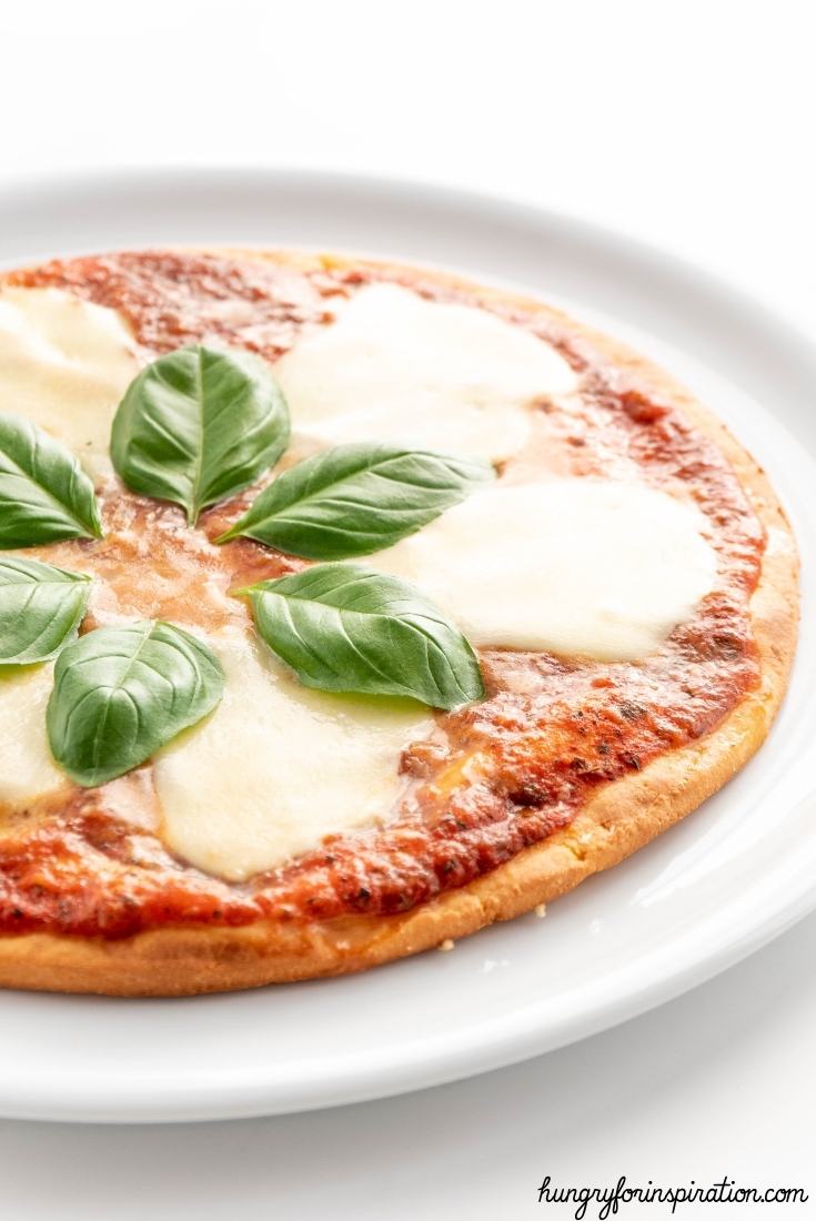 Yummy Keto Margherita Pizza - Ketogenic Vegetarian Dinner Bloc Pic 4