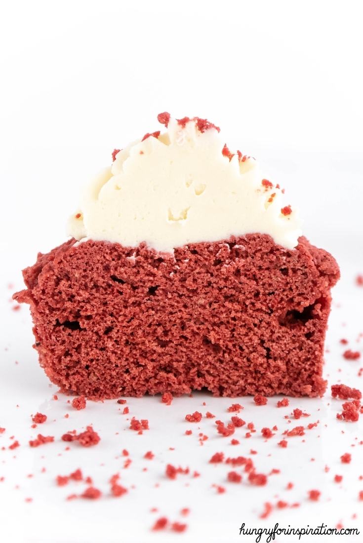 Quick and Easy Keto Red Velvet Mug Cake without Sugar and without Flour Bloc Pic 2