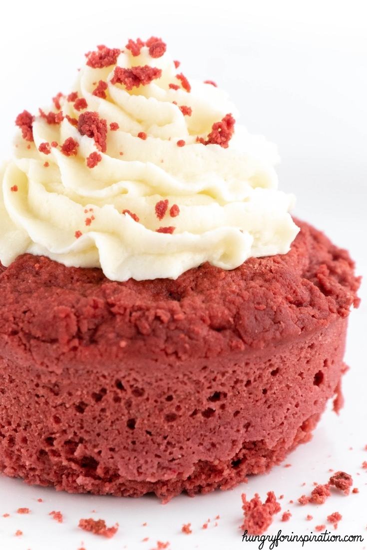 Quick and Easy Keto Red Velvet Mug Cake without Sugar and without Flour Bloc Pic 4