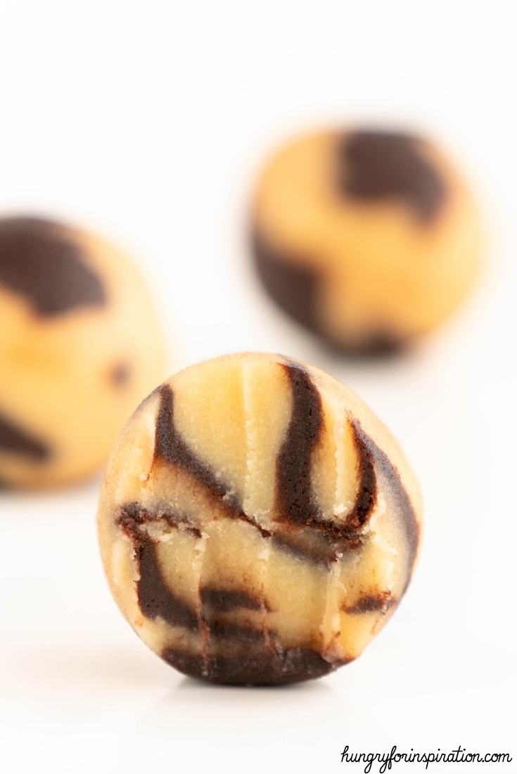 Marbled Keto Chocolate and Vanilla Fat Bombs without Sugar Bloc Pic 1
